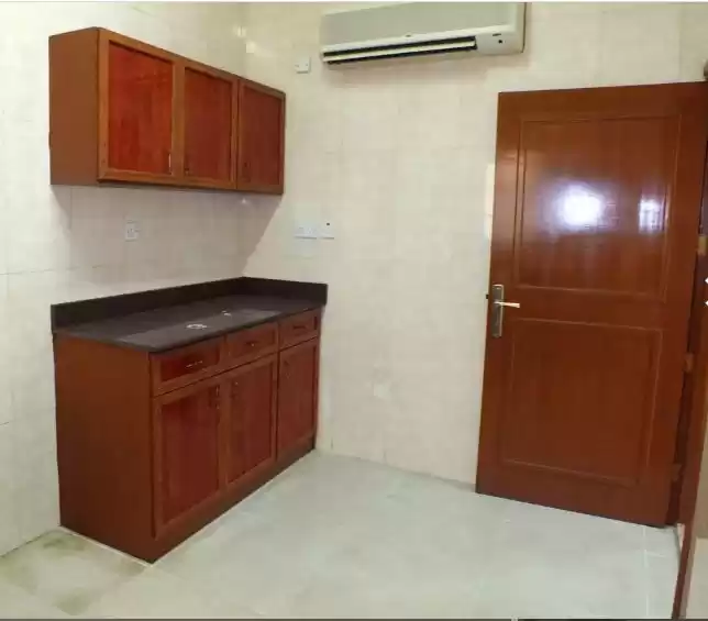 住宅 就绪物业 3 间卧室 U/F 公寓  出租 在 萨德 , 多哈 #10647 - 1  image 